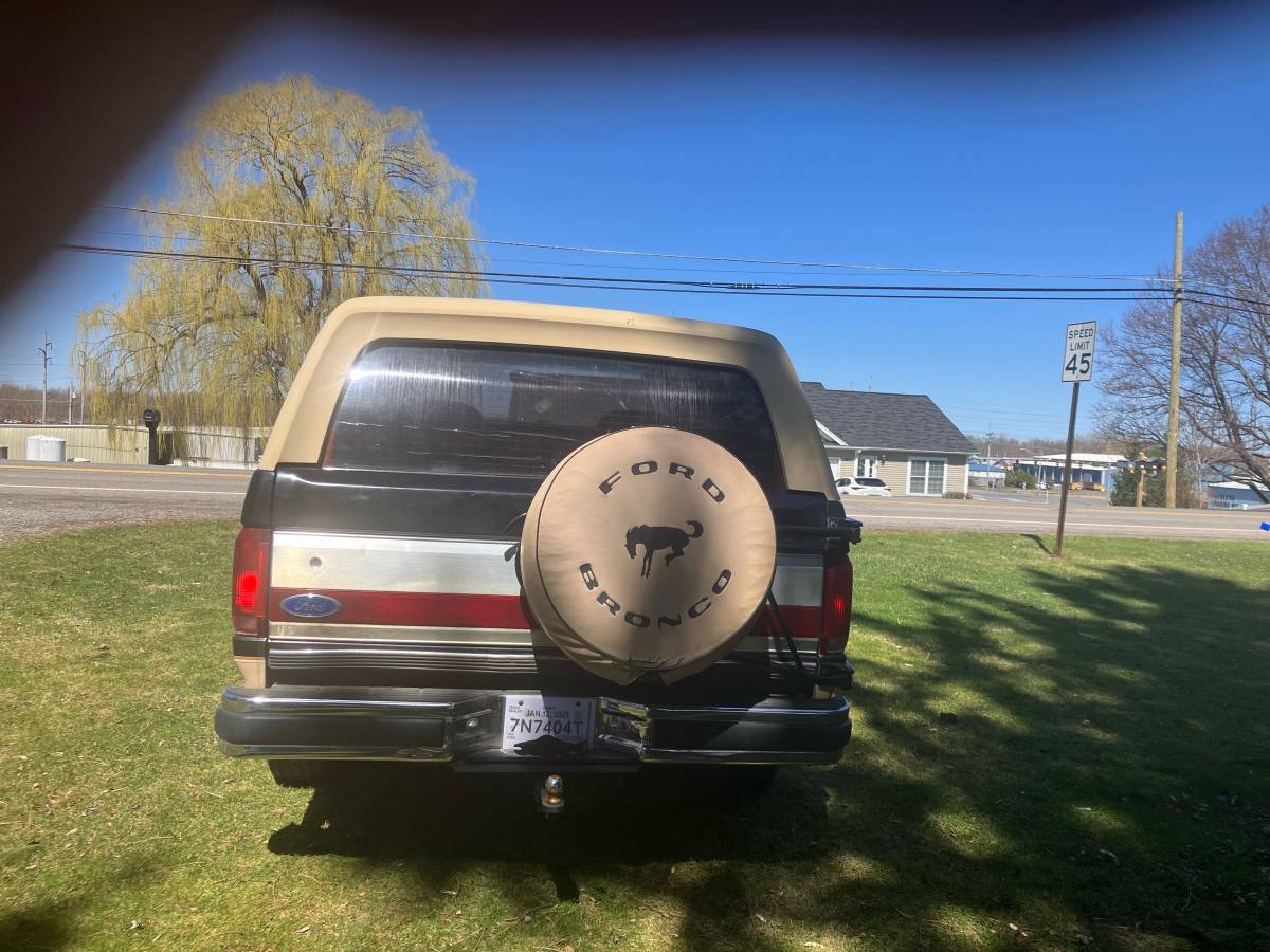 Ford-Bronco-eddie-bauer-4x4-1990-black-5