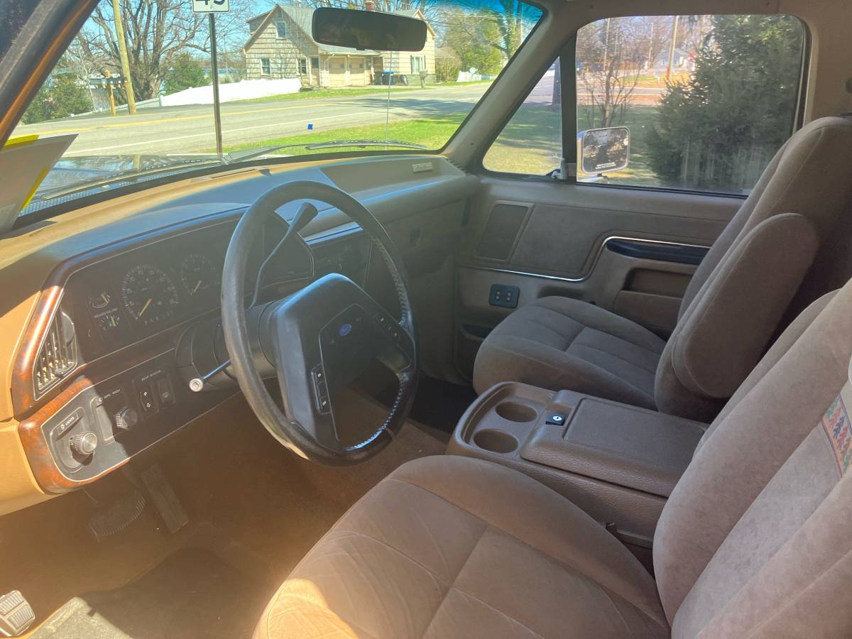 Ford Bronco eddie bauer 4x4  1990 black