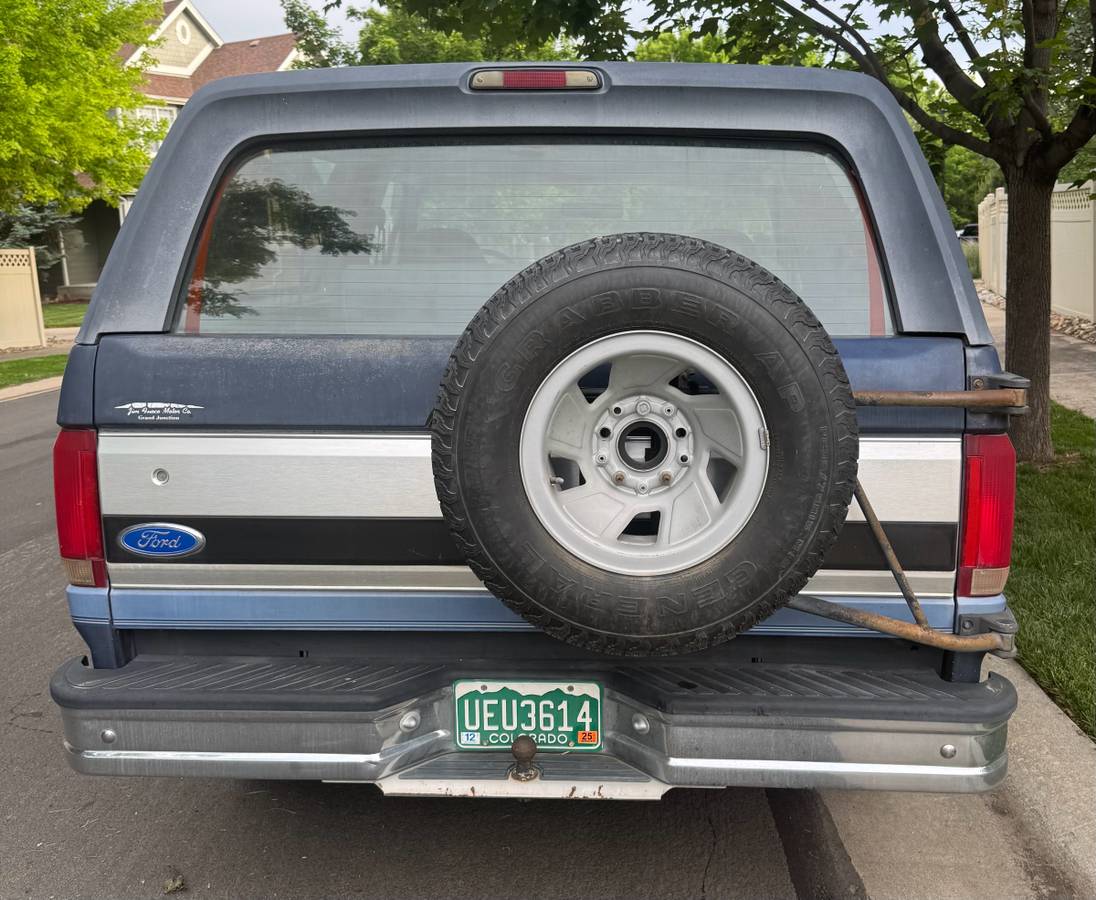 Ford-Bronco-xlt-1992-blue-1