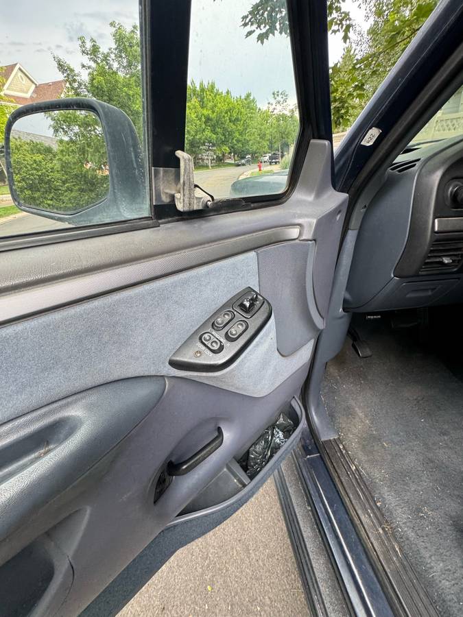 Ford-Bronco-xlt-1992-blue-10