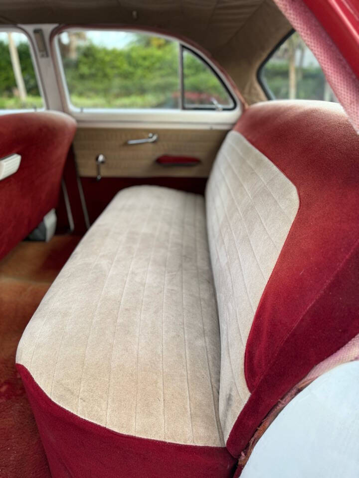Ford-CUSTOMLINE-1953-Sedan-17
