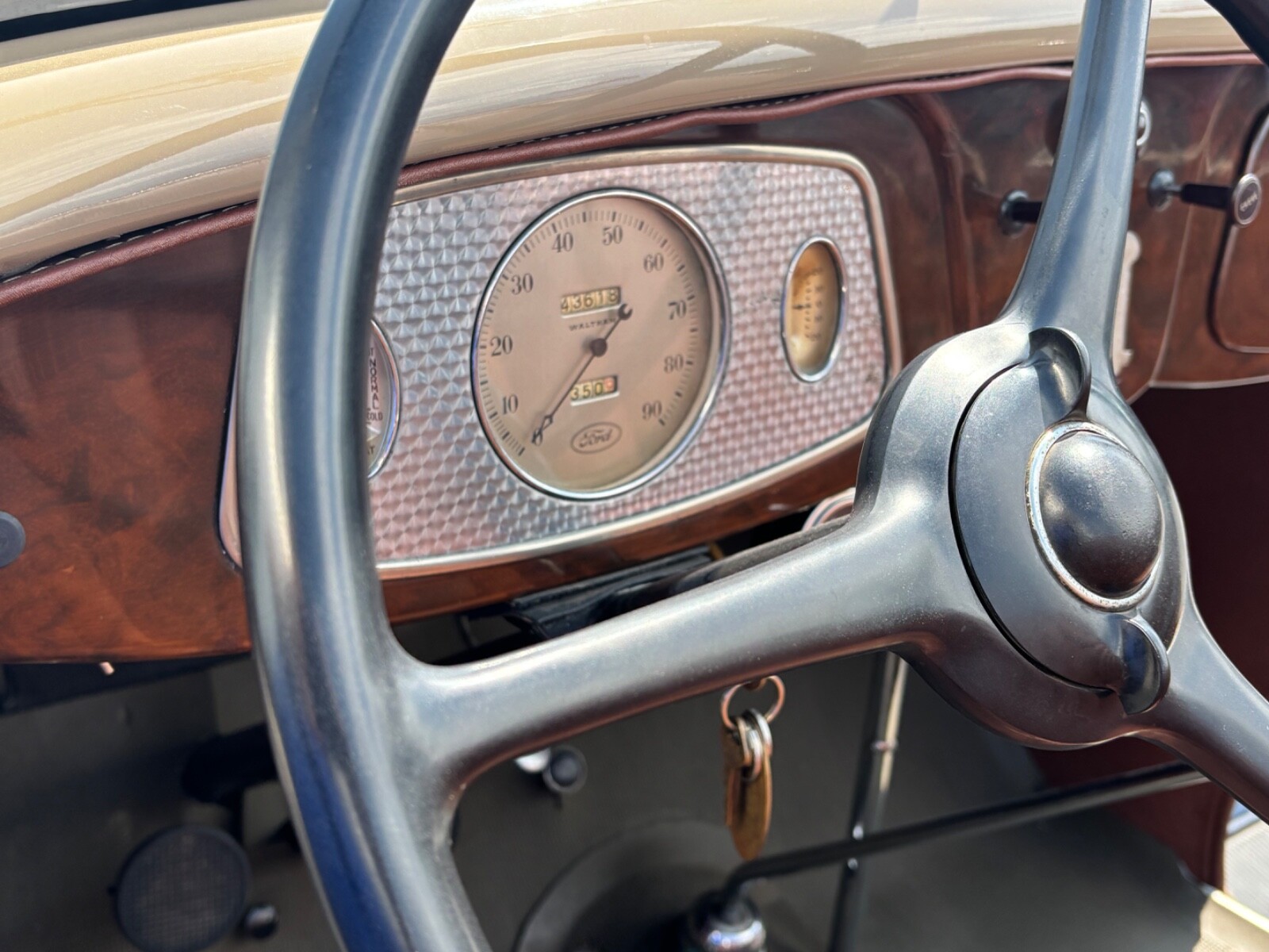 Ford-Coupe-1933-Convertible-11