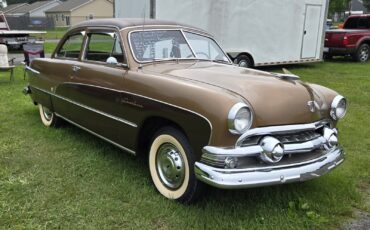 Ford-Crestliner-1951-3