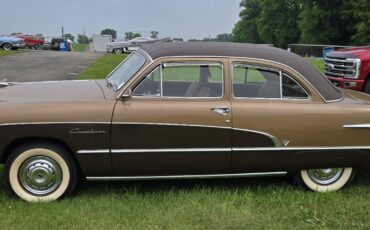 Ford-Crestliner-1951