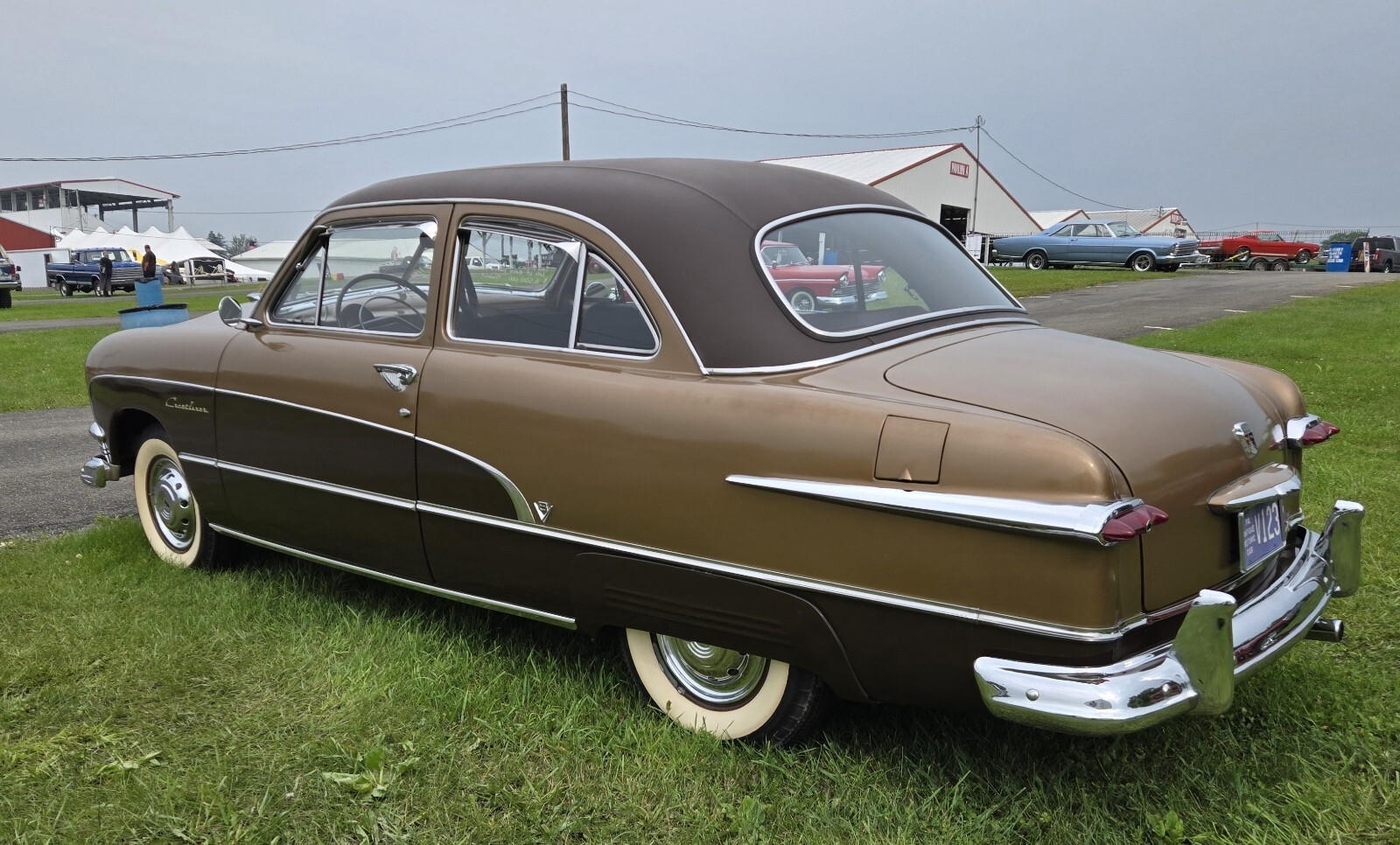 Ford-Crestliner-1951-7