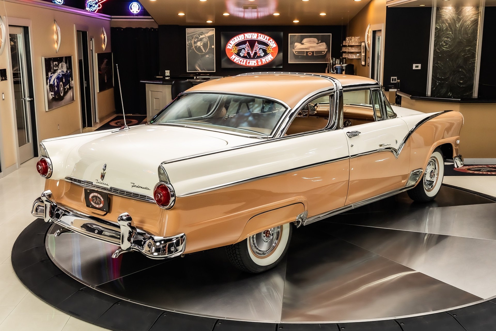 Ford-Crown-Victoria-1955-Coupe-12