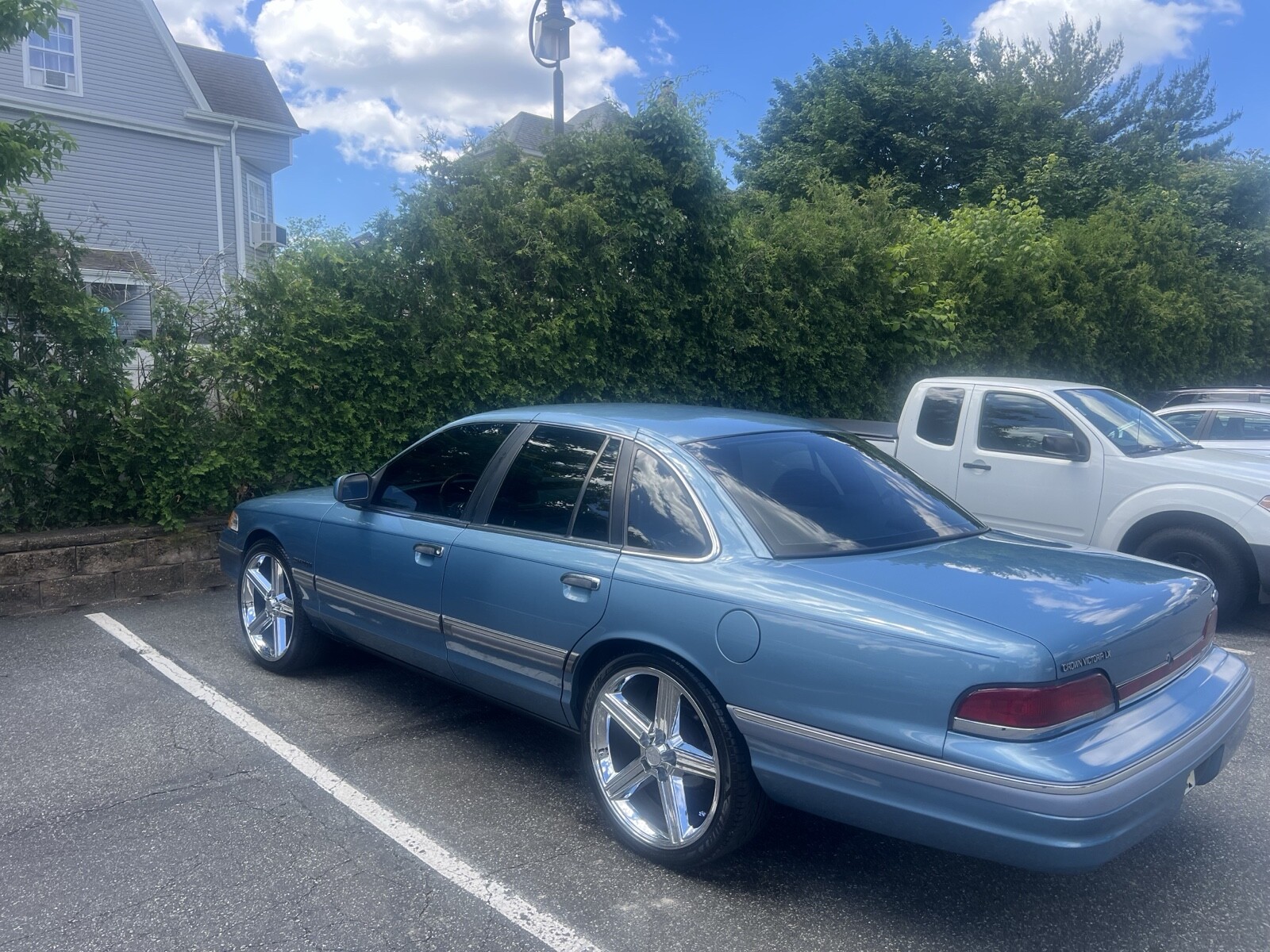 Ford-Crown-Victoria-1994-3