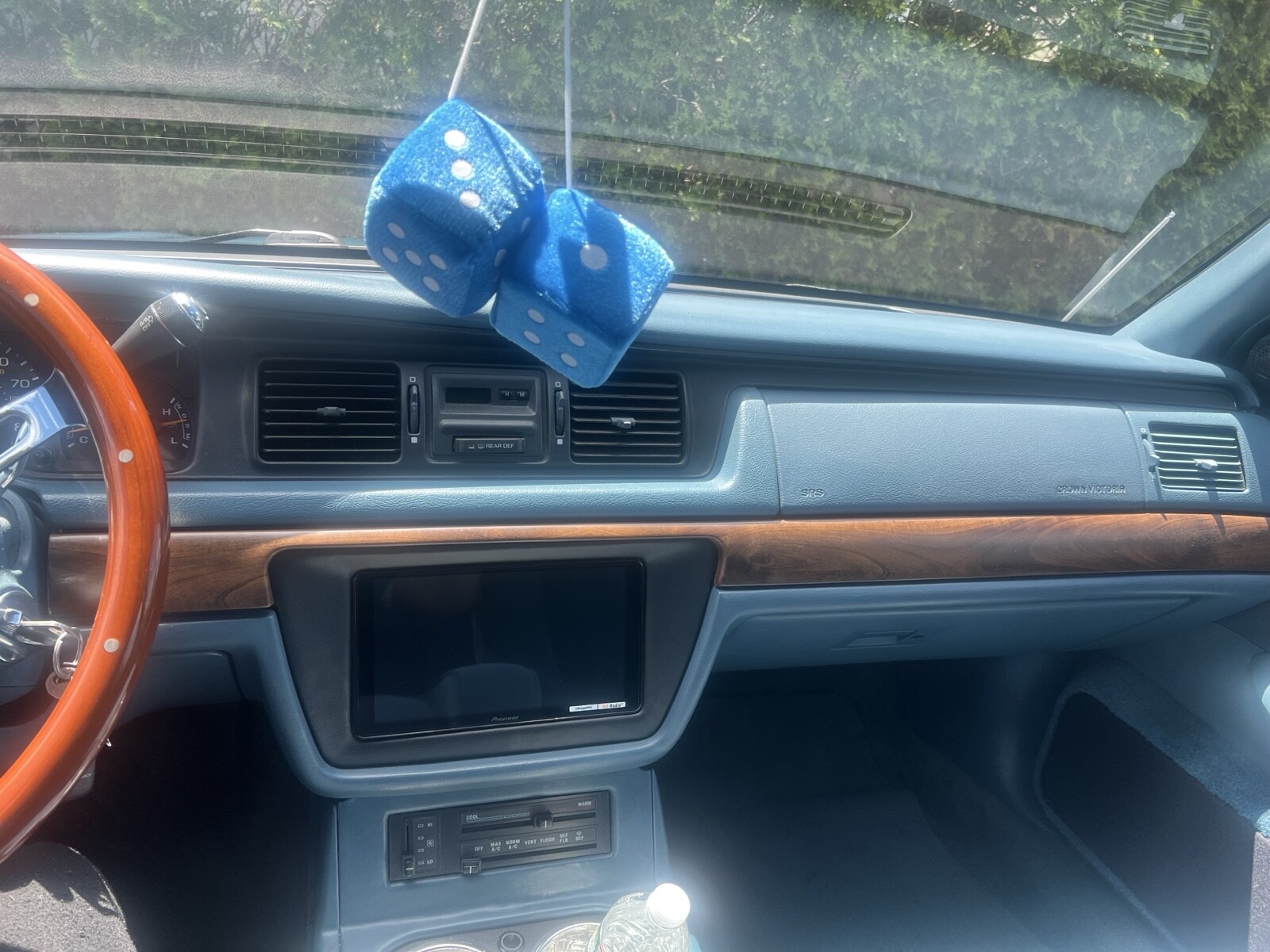 Ford-Crown-Victoria-1994-4