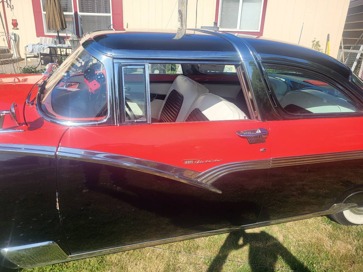 Ford-Crown-victoria-1956-custom-8