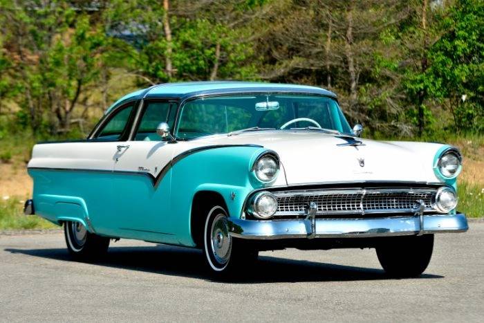 Ford-Crown-victoria-fairlane-1955-blue