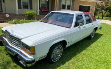 Ford-Crown-victoria-ltd-1985-white-14