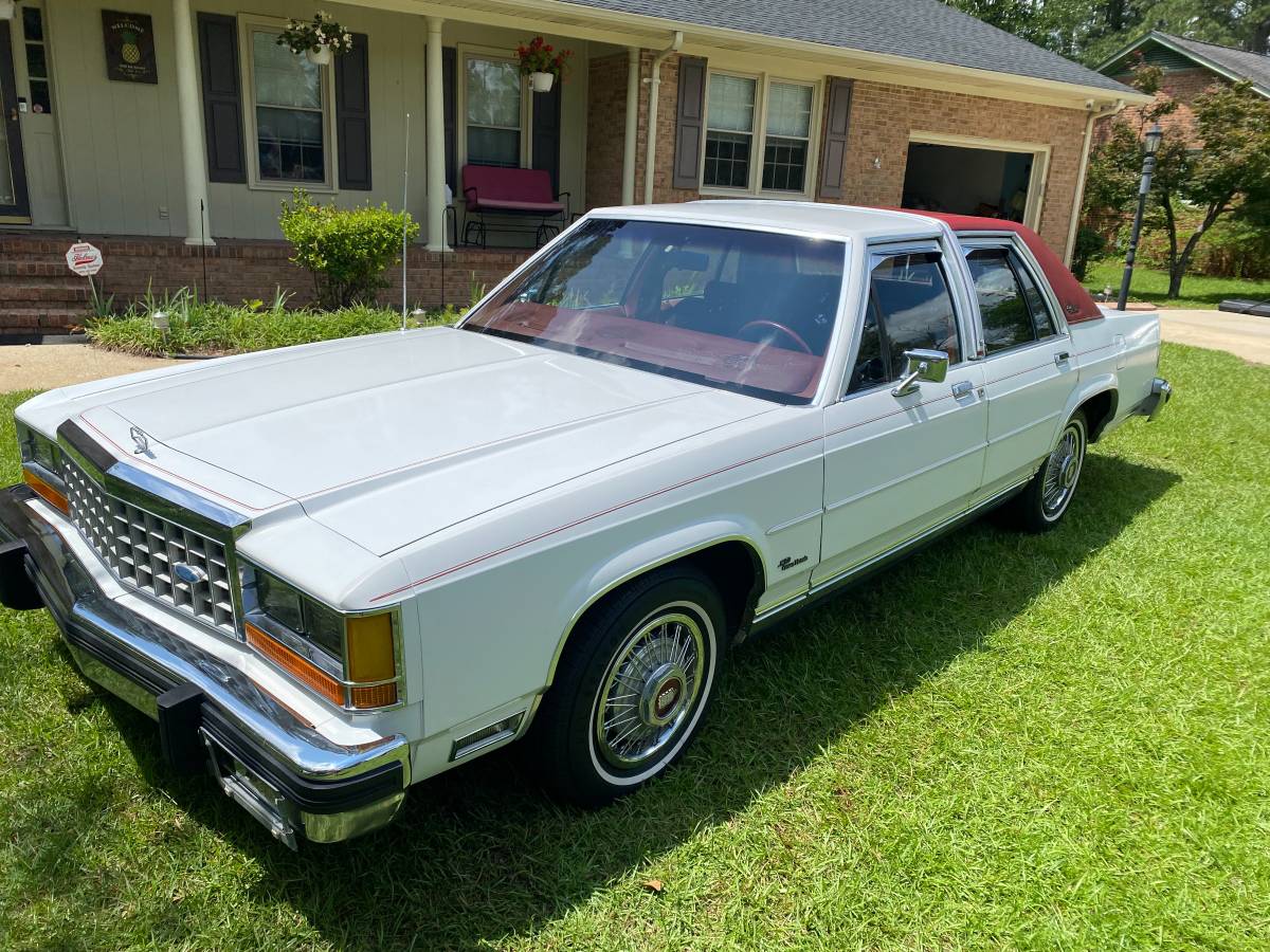 Ford-Crown-victoria-ltd-1985-white-14