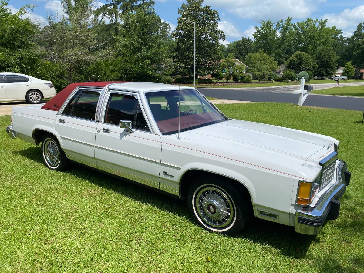Ford-Crown-victoria-ltd-1985-white-2