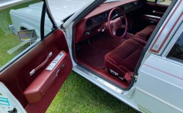 Ford-Crown-victoria-ltd-1985-white-5