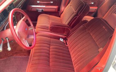 Ford-Crown-victoria-ltd-1985-white-7