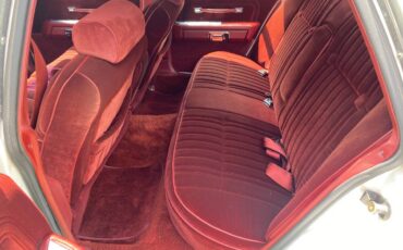 Ford-Crown-victoria-ltd-1985-white-9