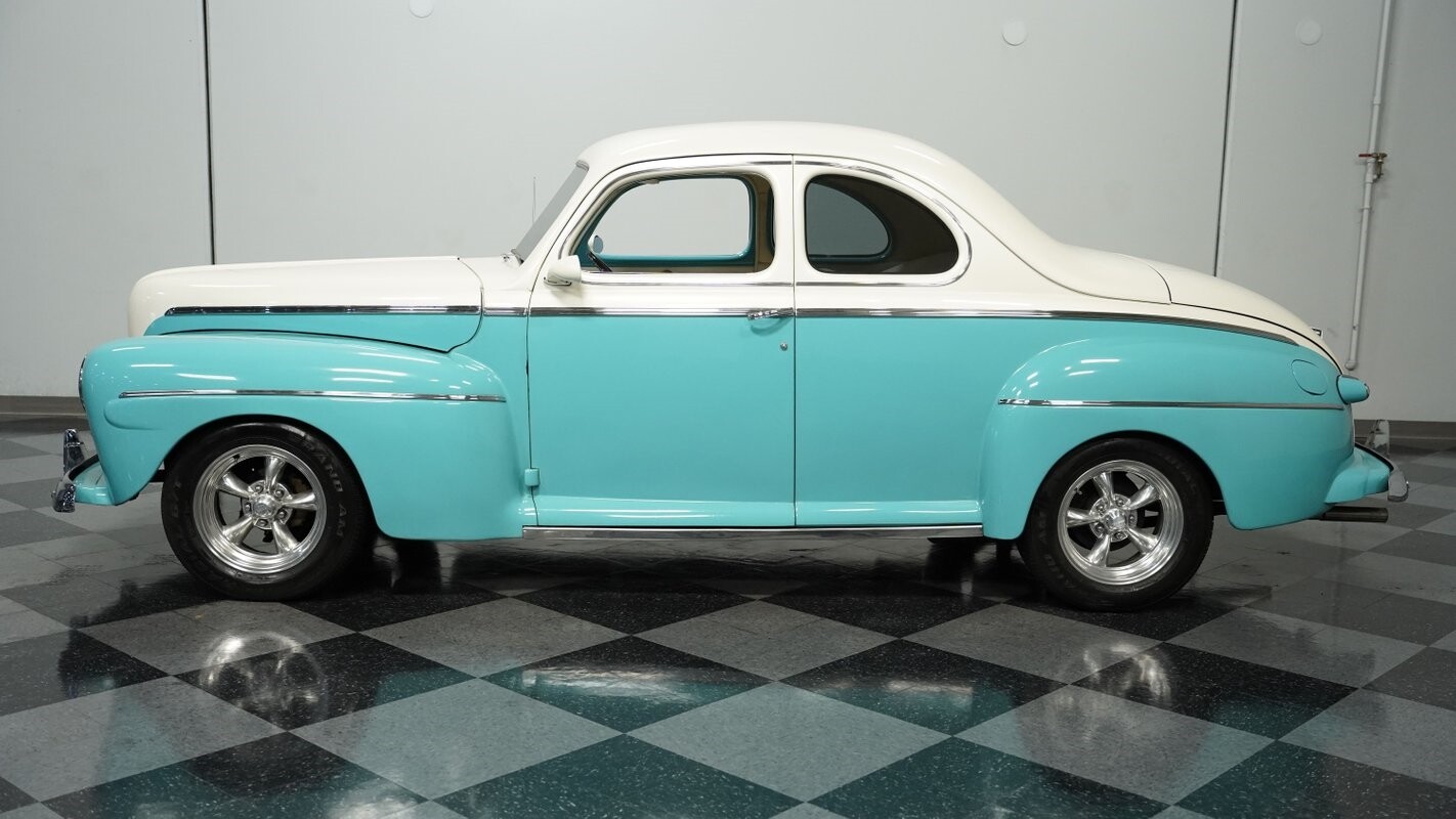 Ford-Custom-1946-Coupe-2