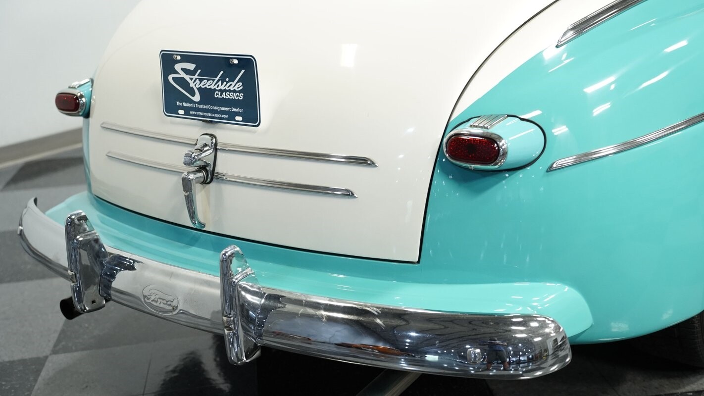 Ford-Custom-1946-Coupe-21