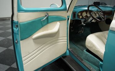 Ford-Custom-1946-Coupe-28