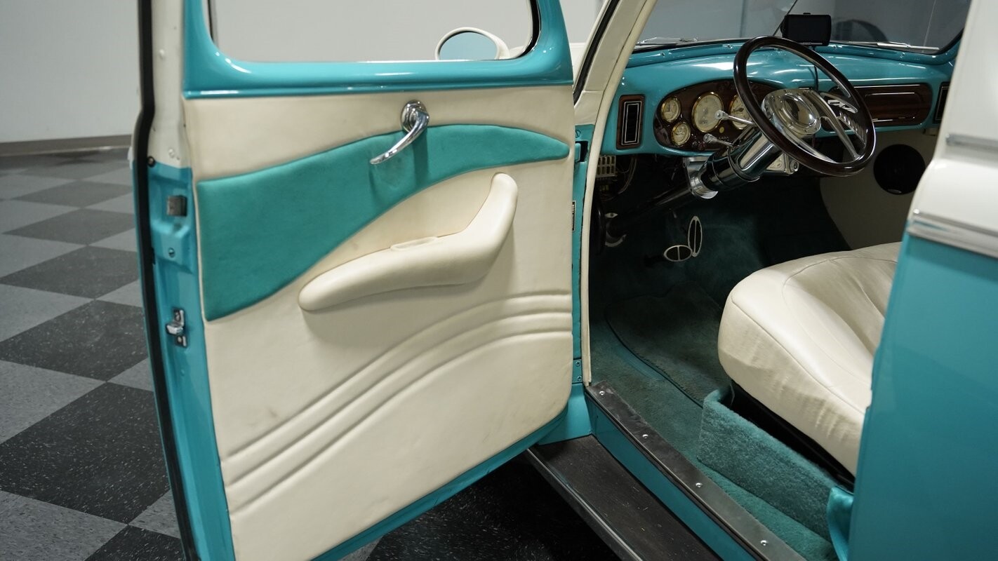 Ford-Custom-1946-Coupe-28