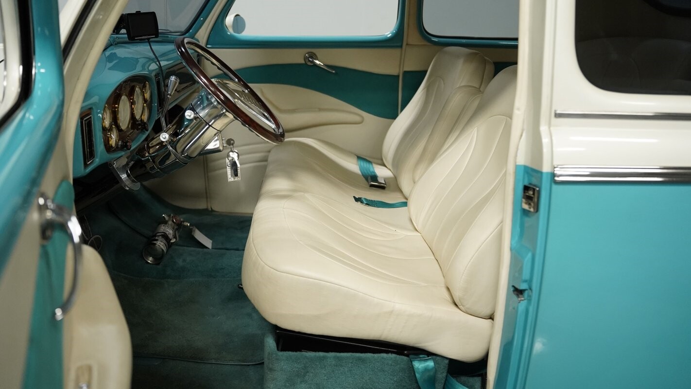 Ford-Custom-1946-Coupe-29