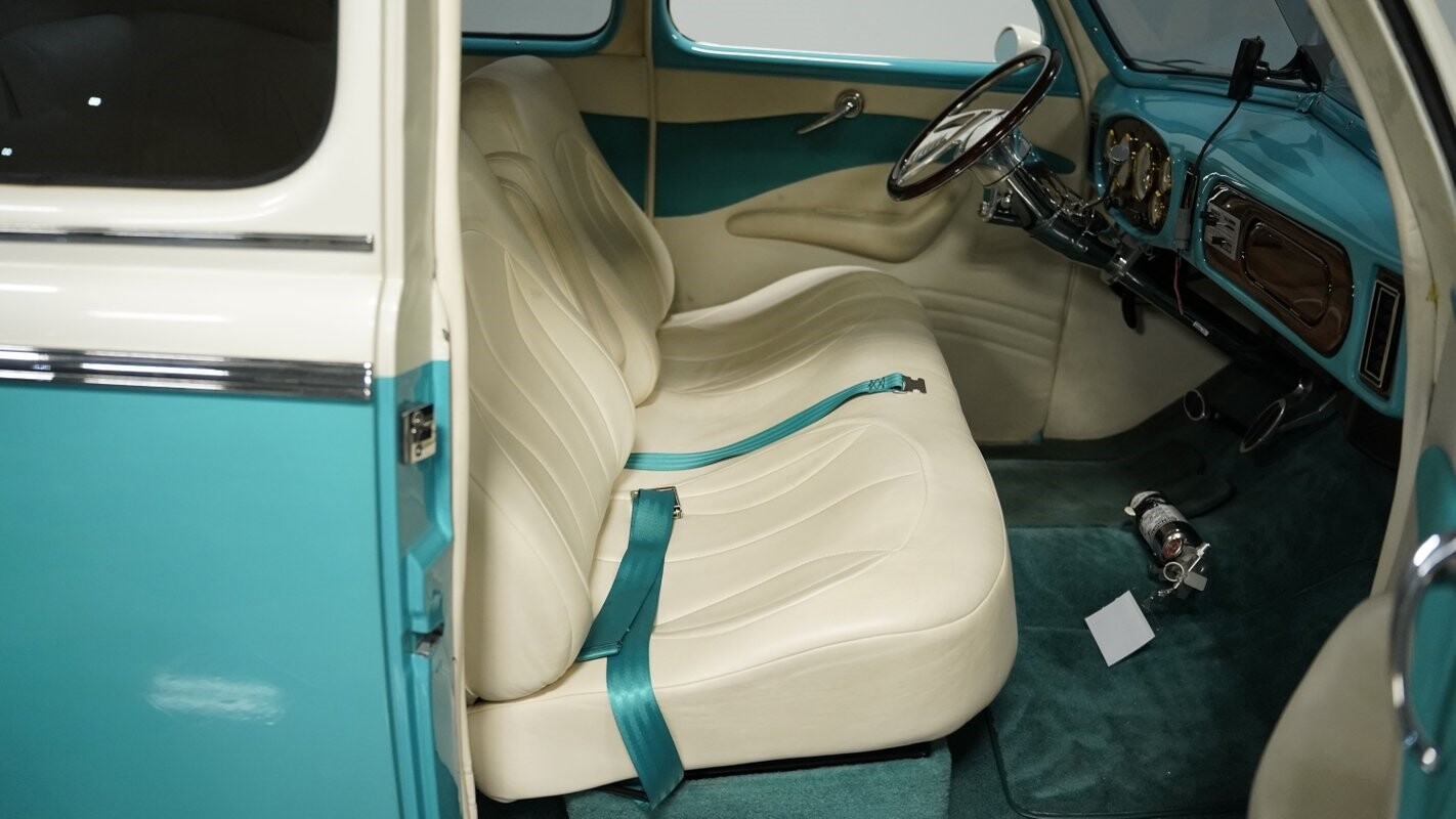 Ford-Custom-1946-Coupe-38
