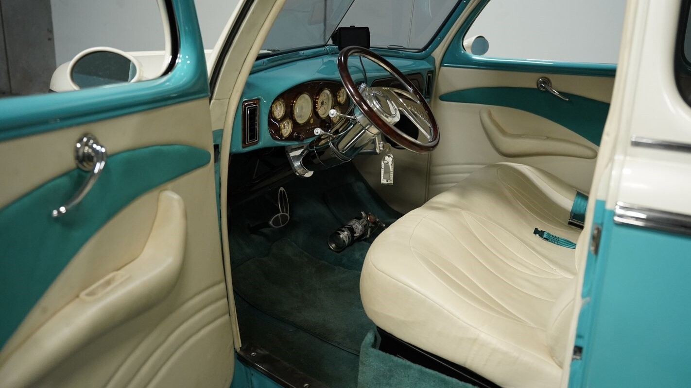Ford-Custom-1946-Coupe-4