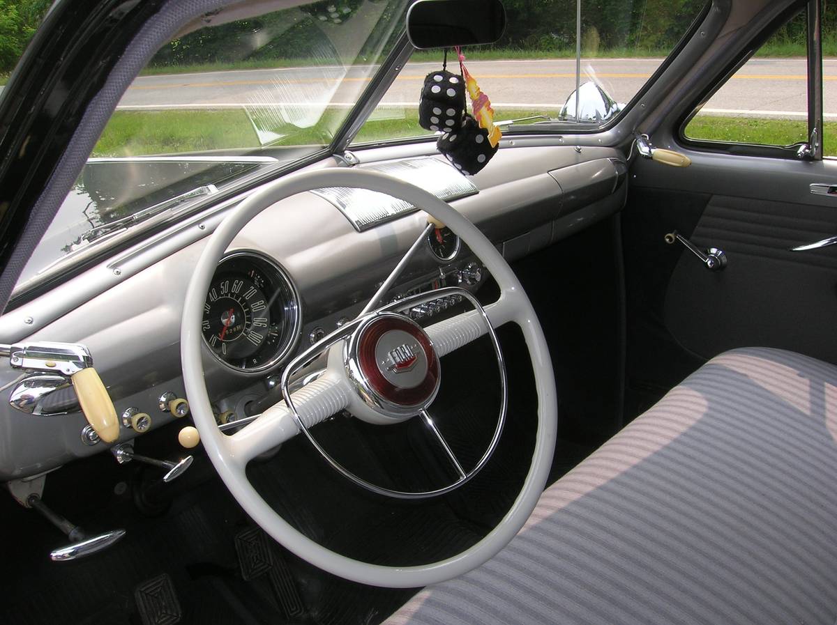 Ford-Custom-1950-black-3