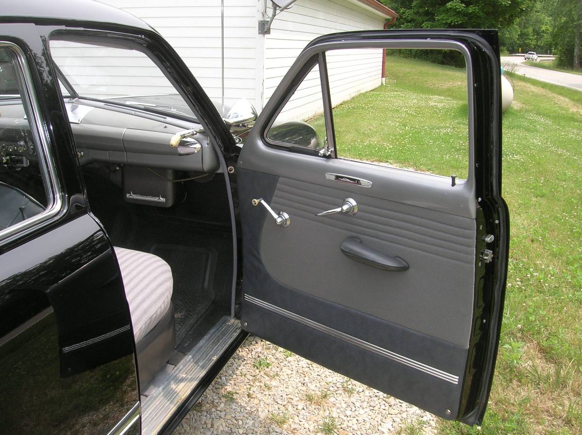 Ford-Custom-1950-black-6