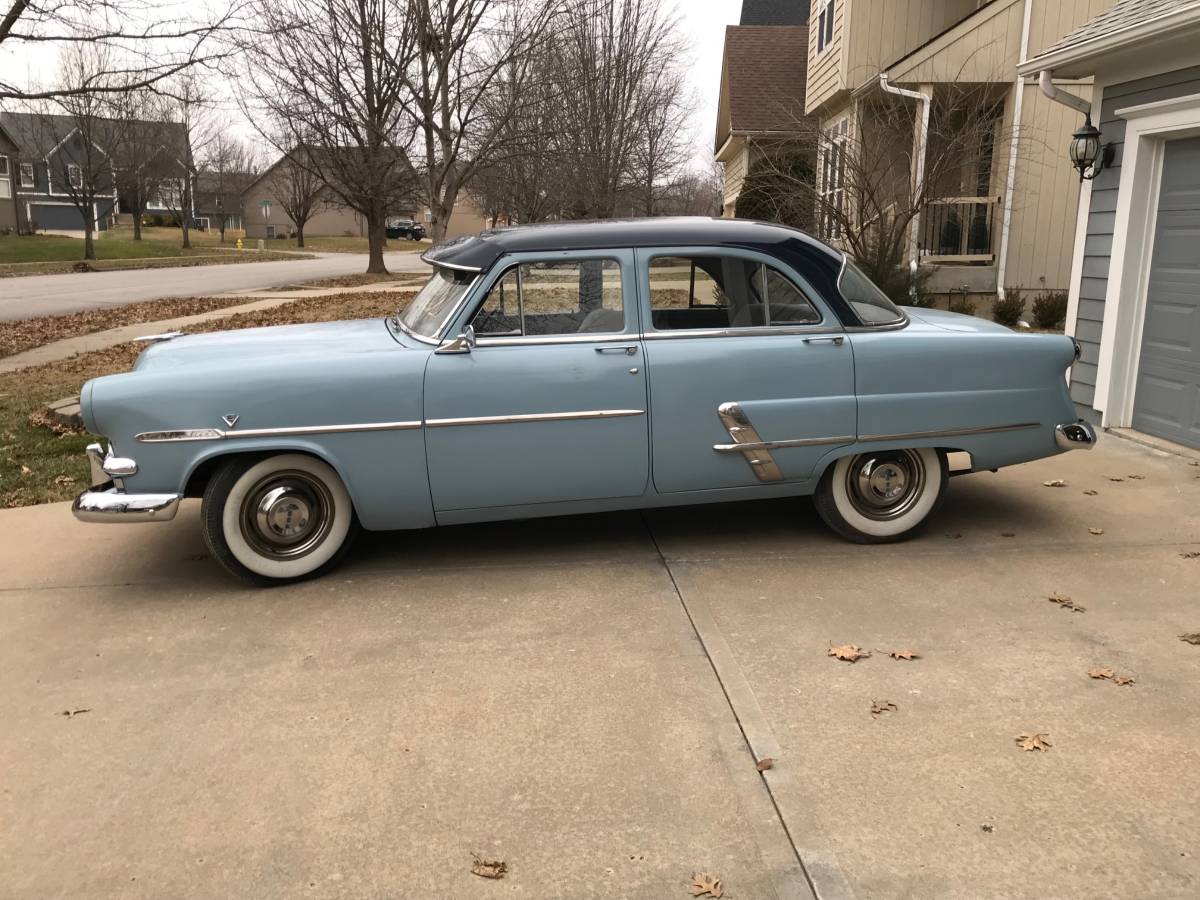 Ford-Custom-1953-blue-11