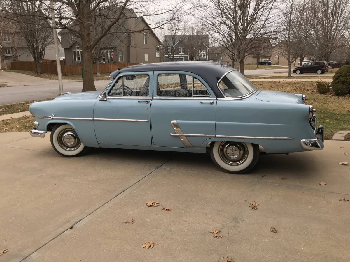 Ford-Custom-1953-blue-12