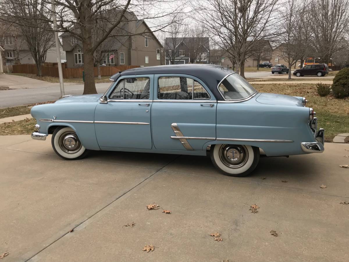 Ford-Custom-1953-blue-13