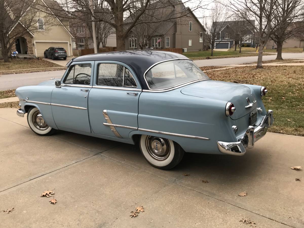 Ford-Custom-1953-blue-14