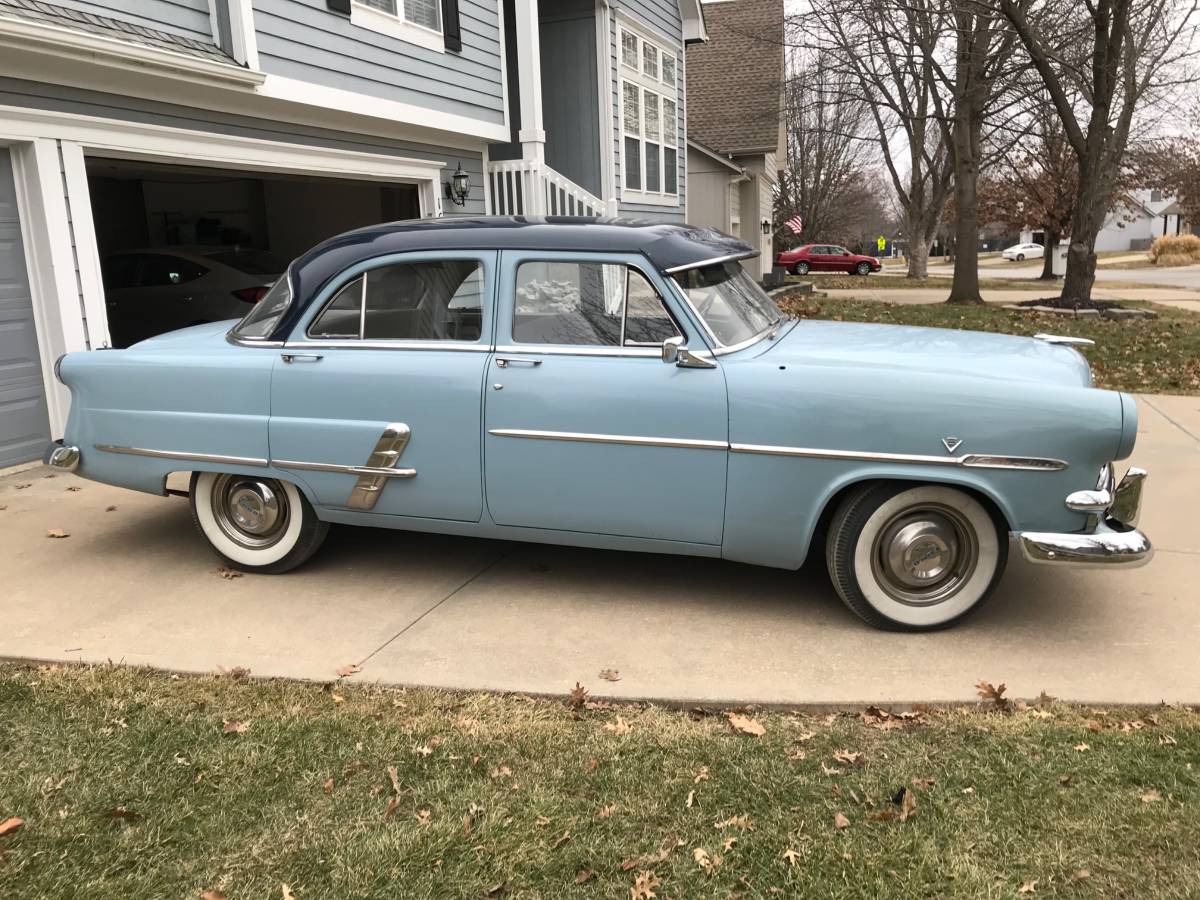 Ford-Custom-1953-blue-7