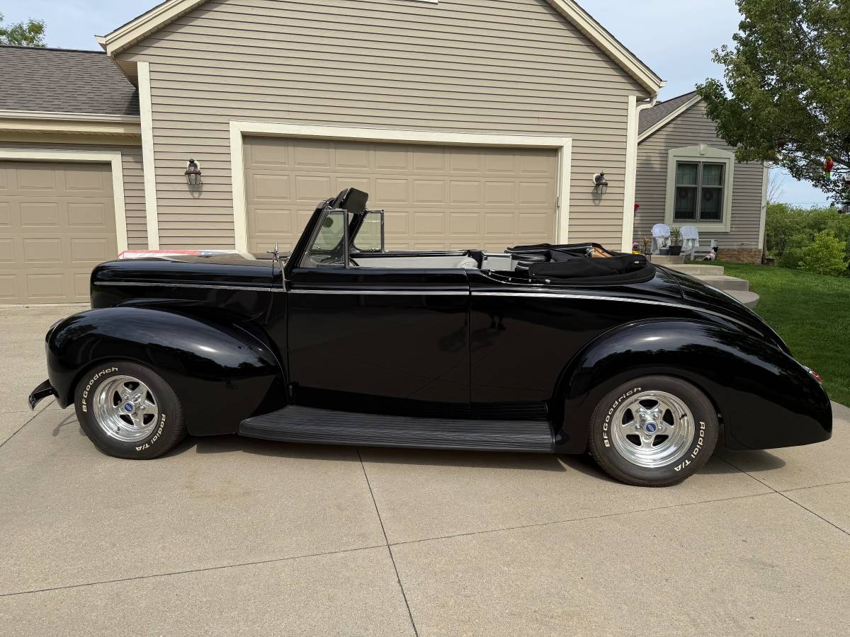 Ford Delux convertible  1940 black