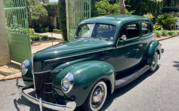 Ford-Deluxe-1940-Sedan-1