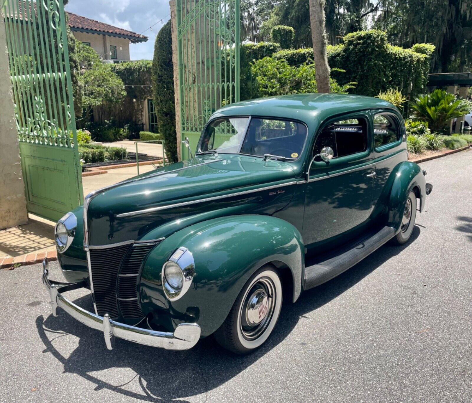 Ford-Deluxe-1940-Sedan-1
