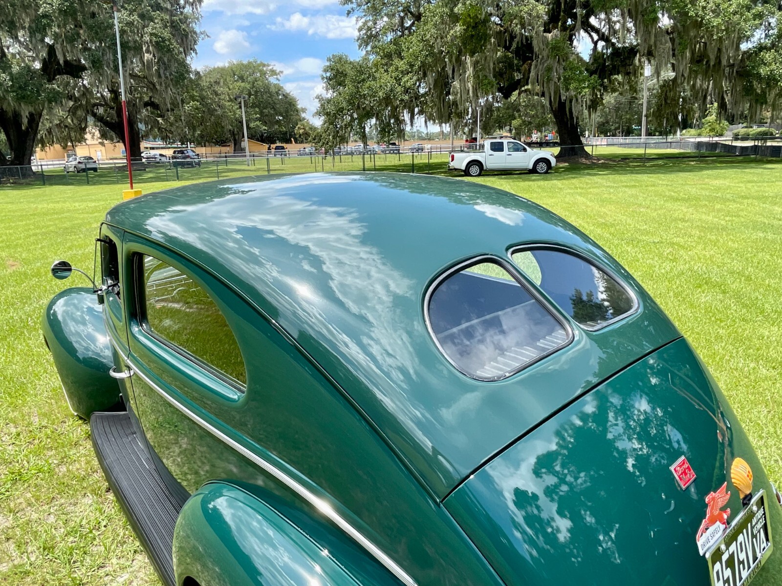 Ford-Deluxe-1940-Sedan-13