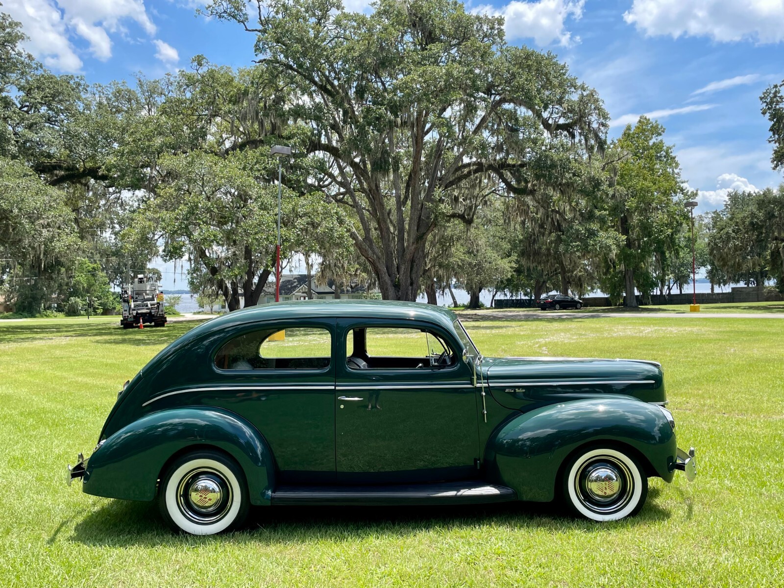 Ford-Deluxe-1940-Sedan-15