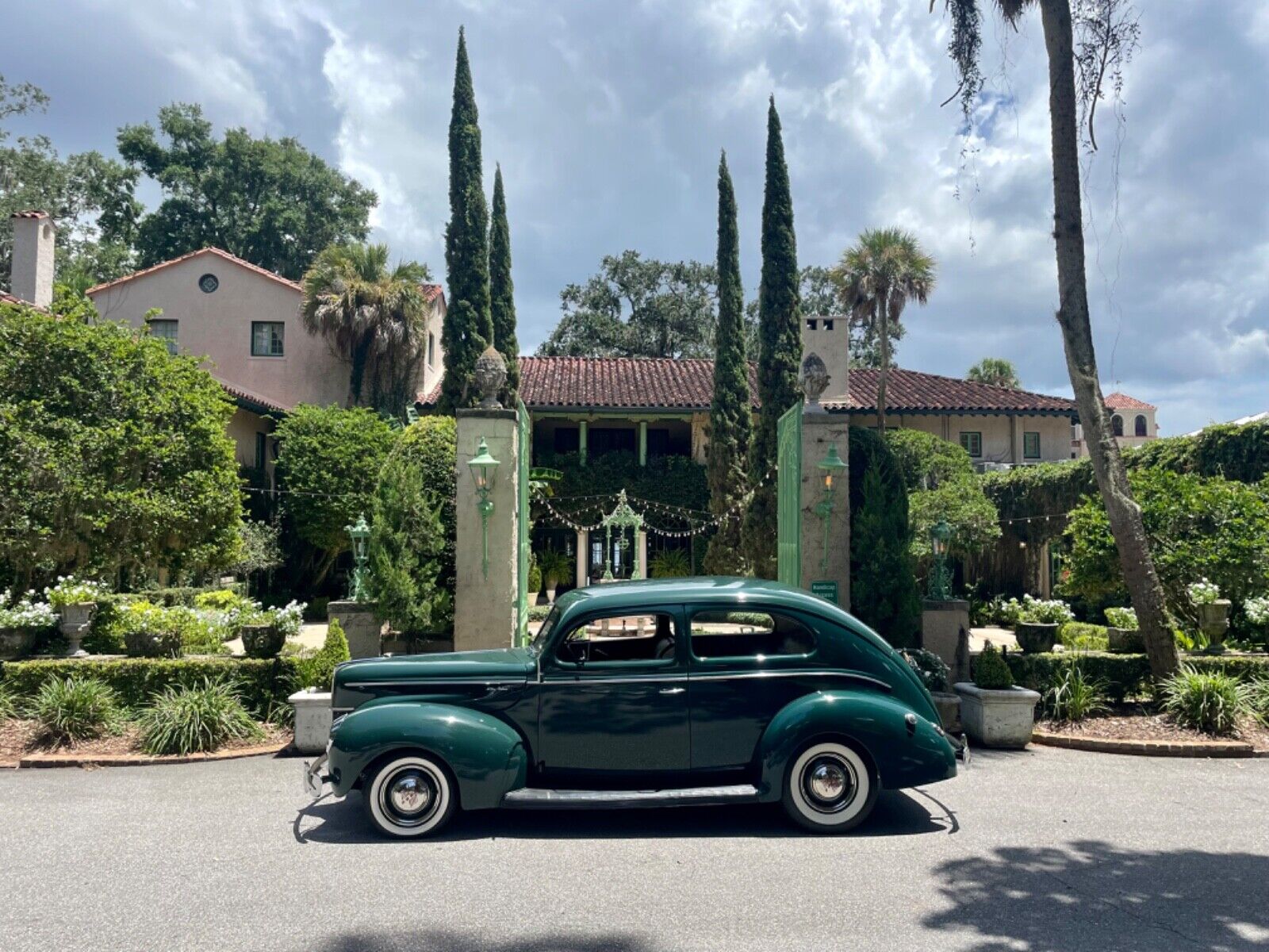 Ford-Deluxe-1940-Sedan-2