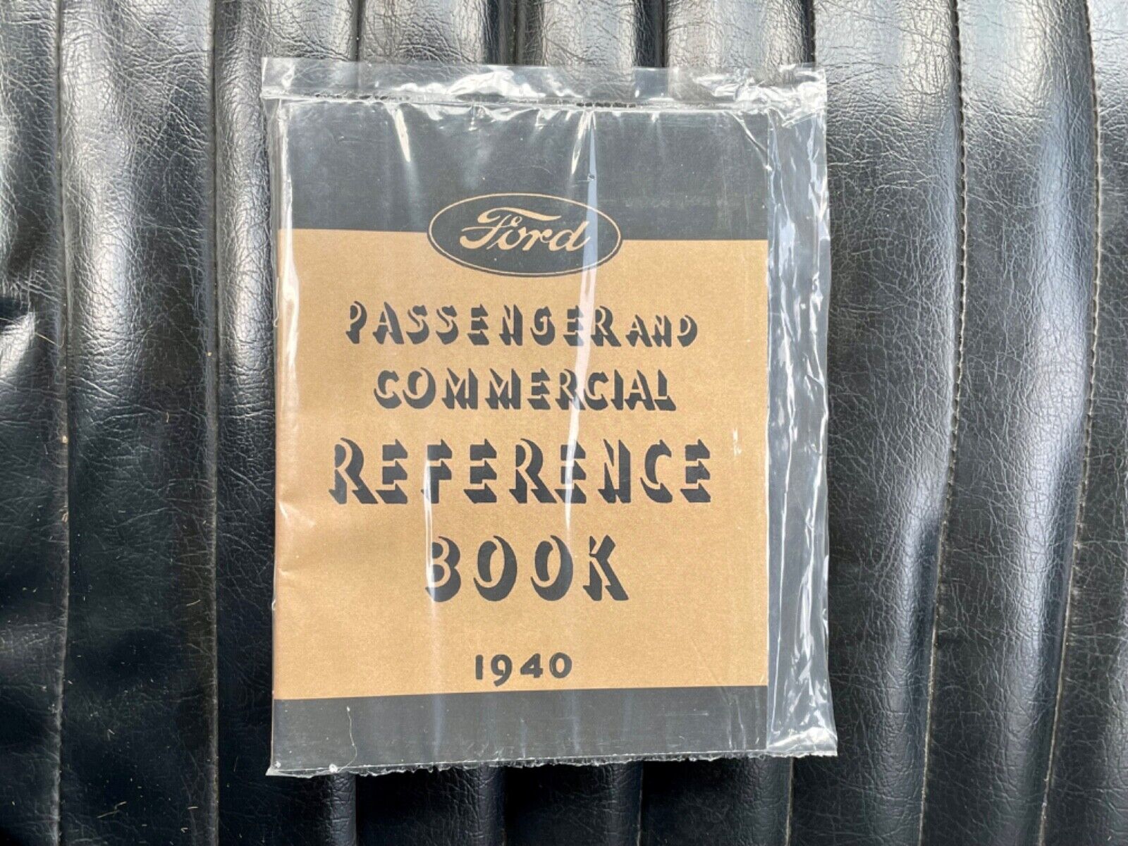 Ford-Deluxe-1940-Sedan-23