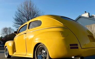 Ford-Deluxe-1941-Coupe-1