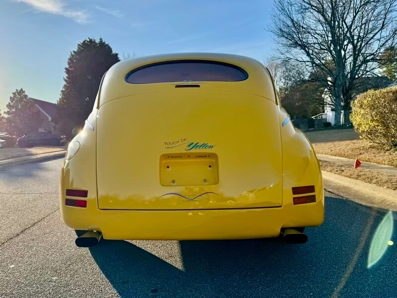Ford-Deluxe-1941-Coupe-2
