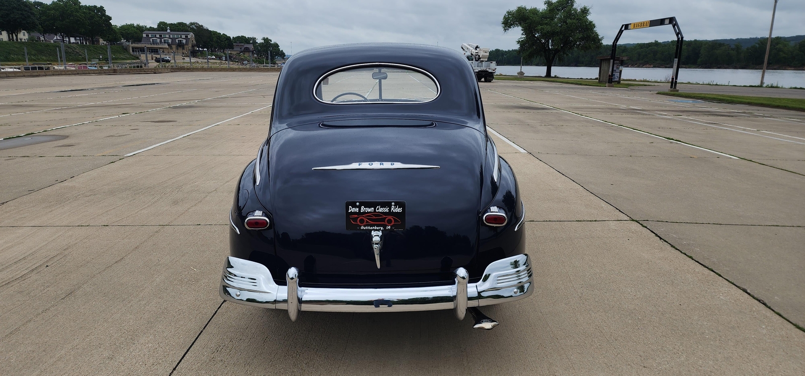 Ford-Deluxe-Coupe-1948-2-dr-10