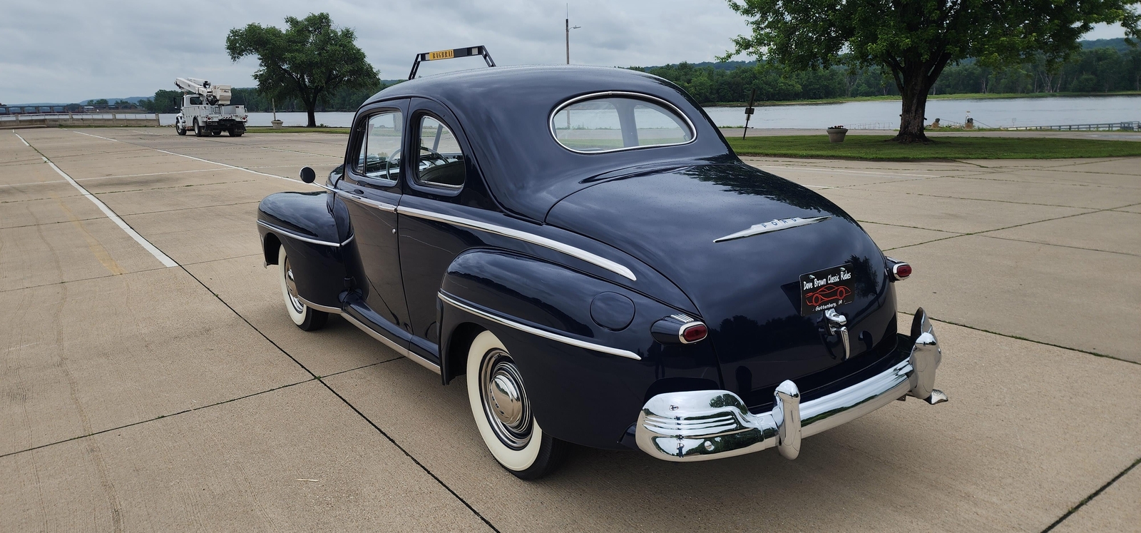 Ford-Deluxe-Coupe-1948-2-dr-11