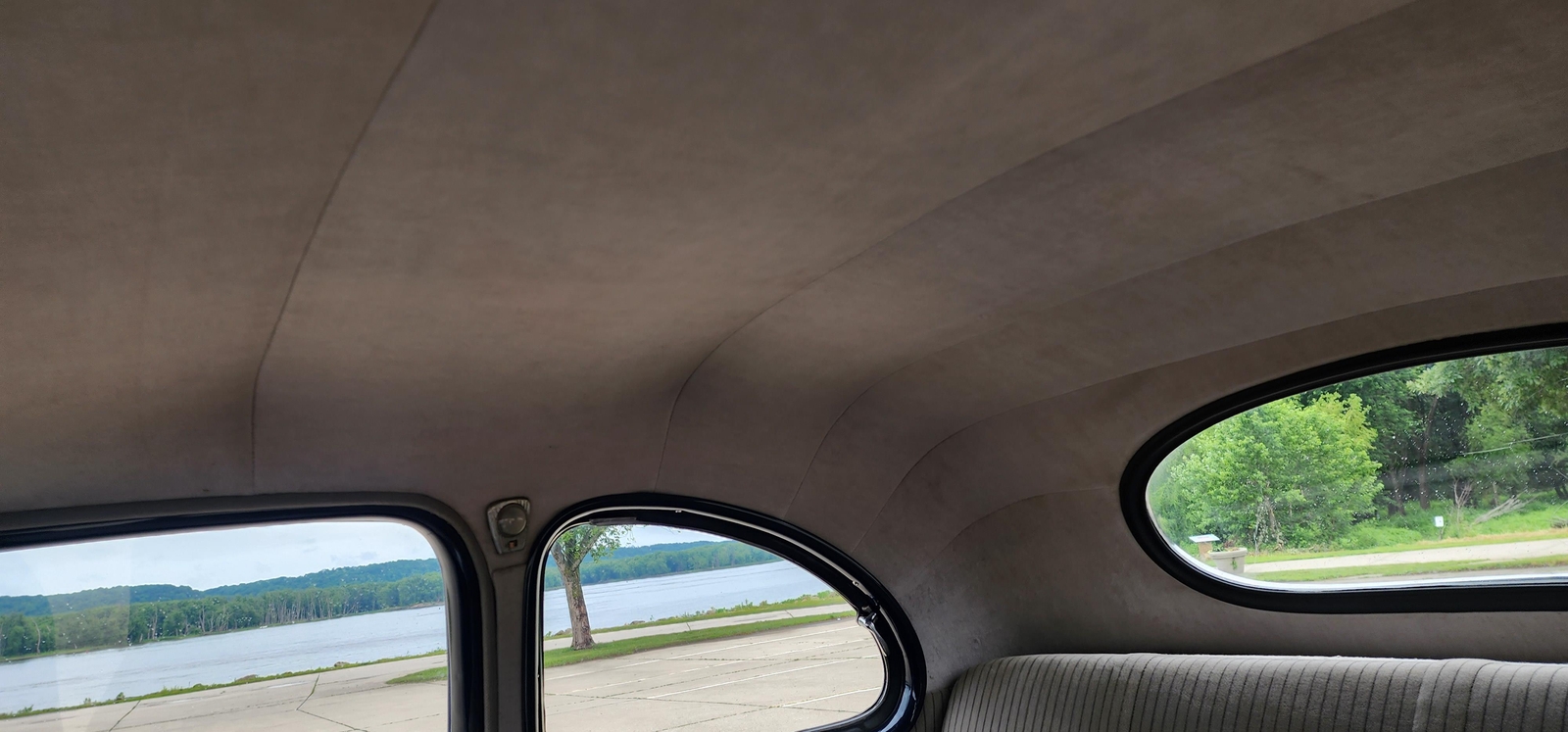 Ford-Deluxe-Coupe-1948-2-dr-22