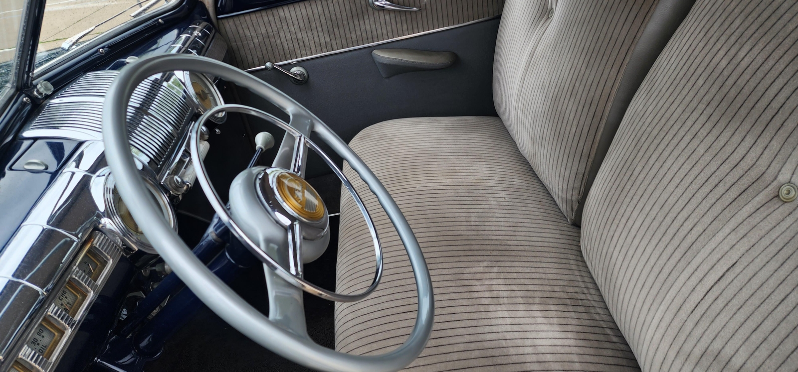 Ford-Deluxe-Coupe-1948-2-dr-24