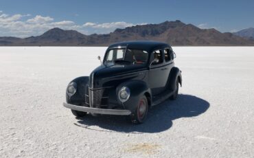 Ford-Deluxe-Series-1940-Sedan