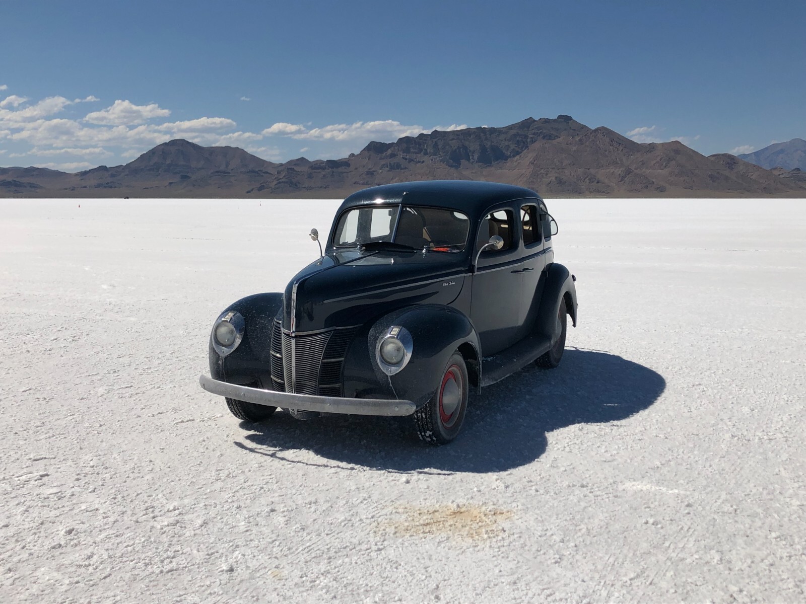Ford-Deluxe-Series-1940-Sedan