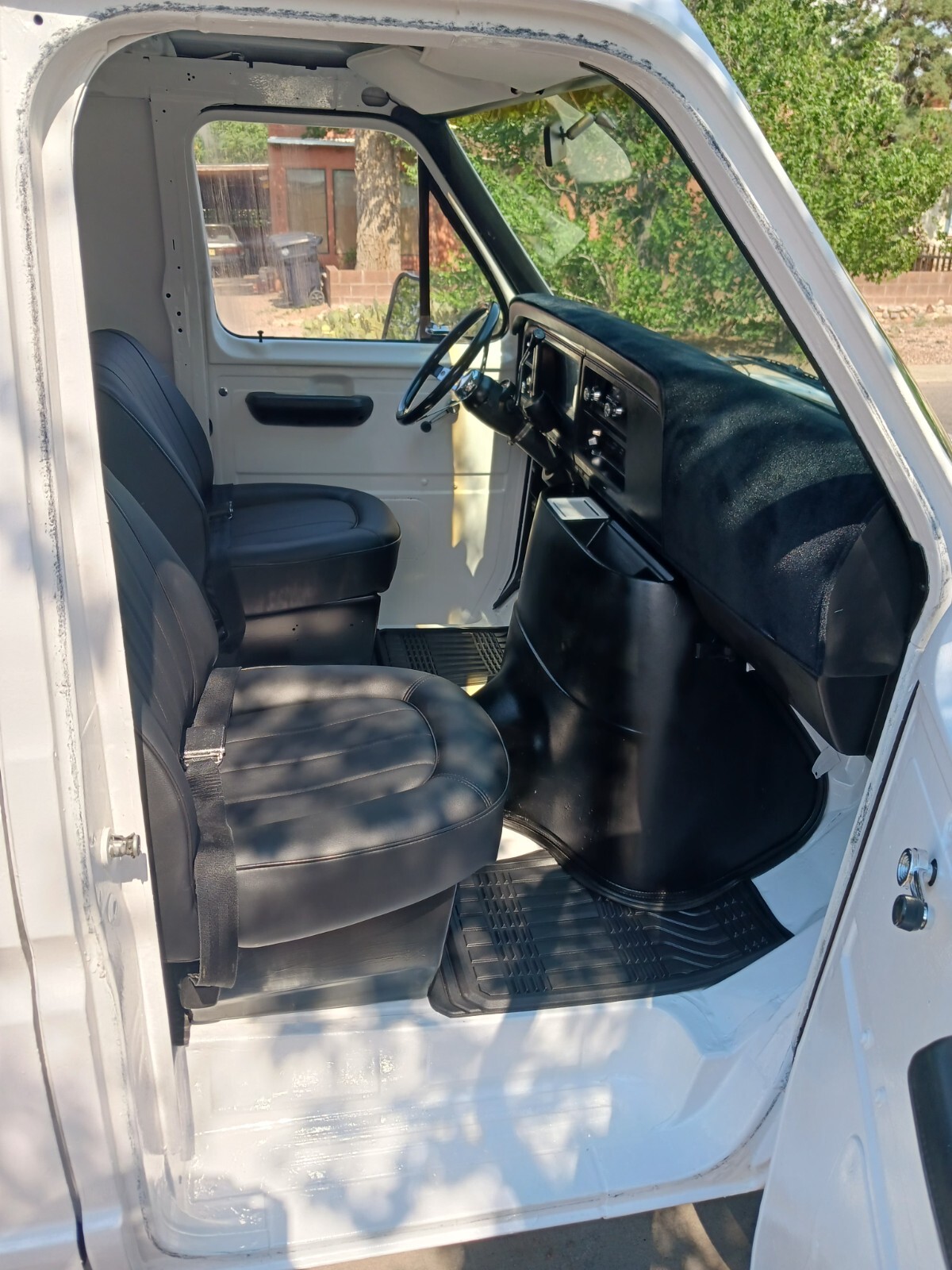 Ford-E-Series-Van-1976-15